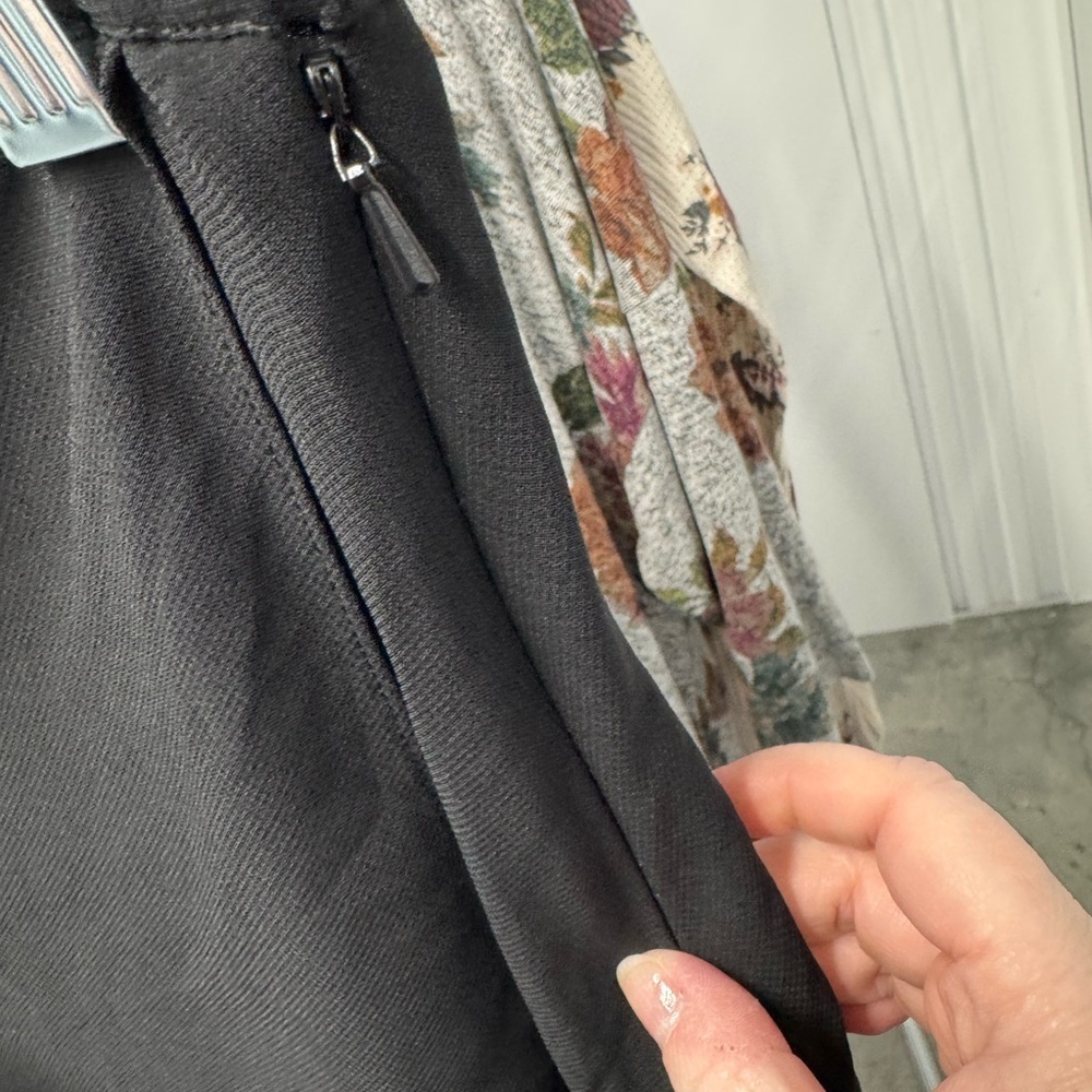 New York & Company | Wrap Skirt in Black | size 16 - Picture 3 of 4